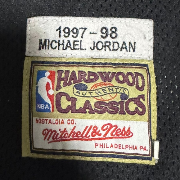 Michael Jordan 23 - Picture 3 of 3